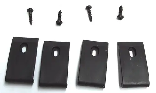 Schwarze Kunststoffhaken mit Löchern zur Befestigung, vier Stück insgesamt, zusammen mit zwei passenden Schrauben, geeignet für Daikin Produkte.